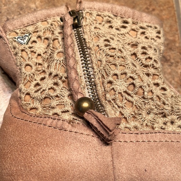 NWT Tan Lace & Faux Suede Booties - Picture 7 of 10